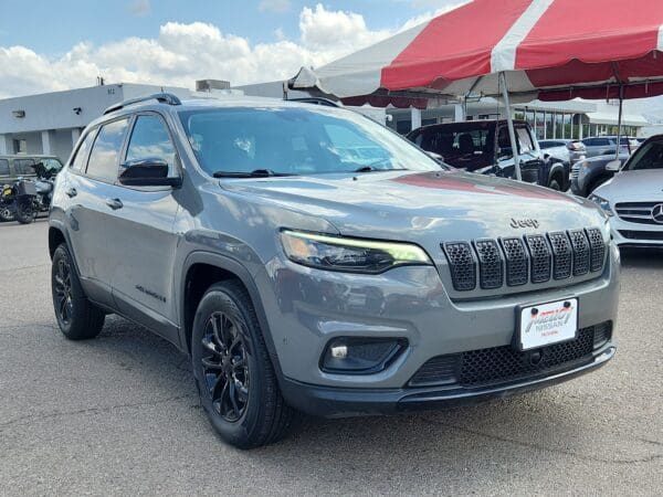 2023 Jeep Cherokee - Image 4