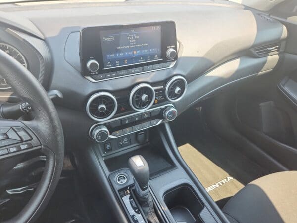 2025 Nissan Sentra - Image 9