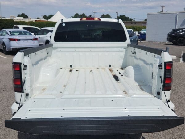 2025 Nissan Frontier - Image 19