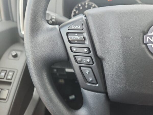 2025 Nissan Frontier - Image 6