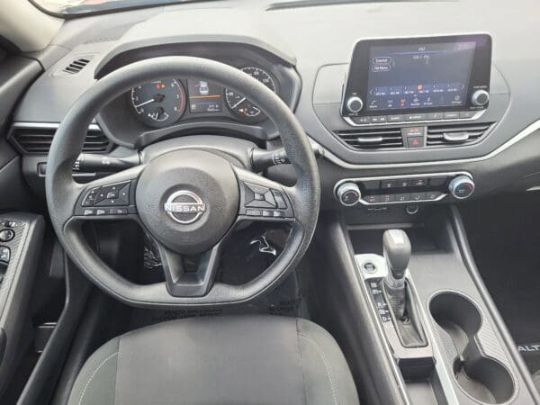 2025 Nissan Altima - Image 9