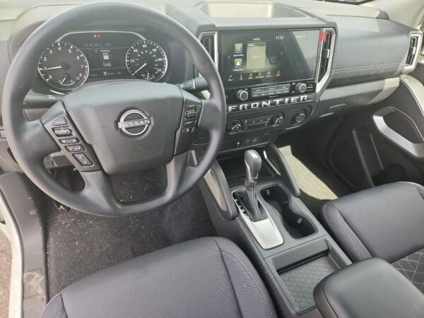 2025 Nissan Frontier - Image 17
