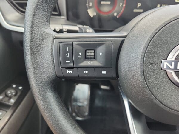 2025 Nissan Kicks - Image 6
