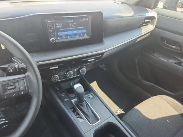 2025 Nissan Kicks - Image 9