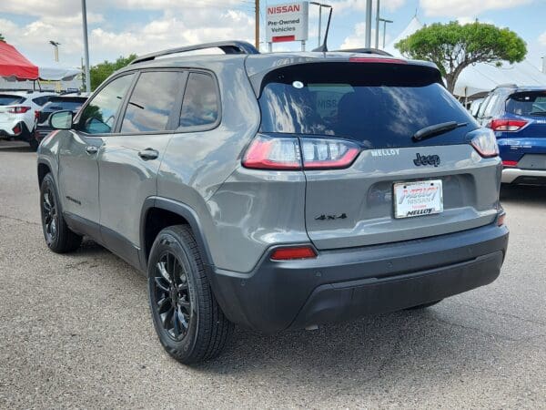 2023 Jeep Cherokee - Image 3