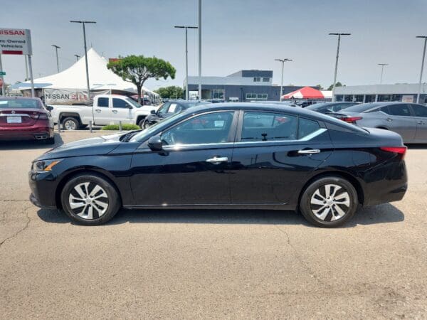 2025 Nissan Altima - Image 2