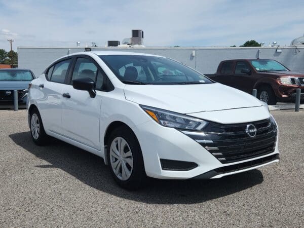 2025 Nissan Versa - Image 4
