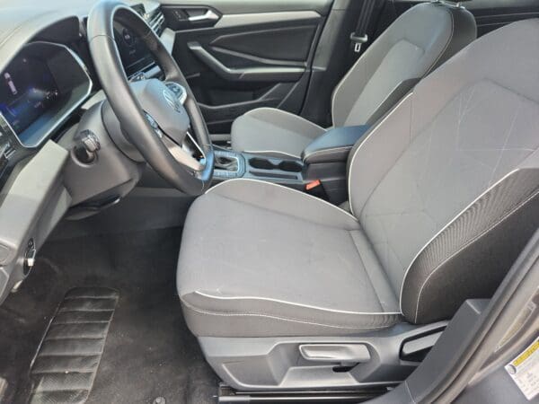 2025 Volkswagen Jetta - Image 15