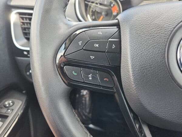 2023 Jeep Cherokee - Image 6