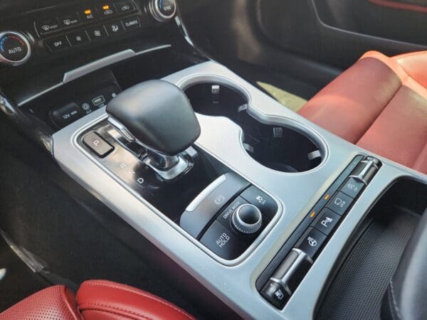 2020 Kia Stinger - Image 10