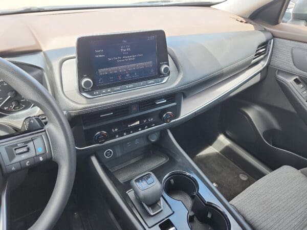 2023 Nissan Rogue - Image 9