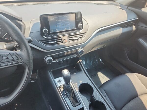 2024 Nissan Altima - Image 9