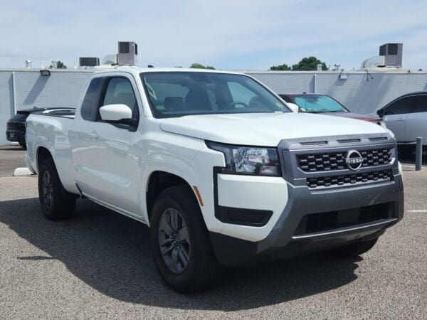 2025 Nissan Frontier - Image 4