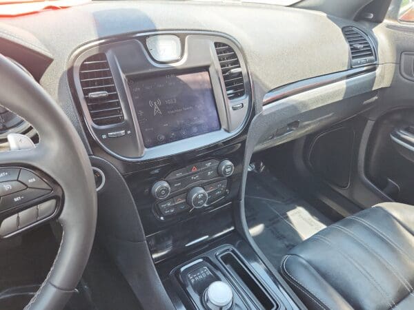 2022 Chrysler 300 - Image 9