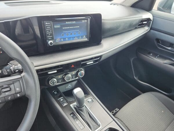2025 Nissan Kicks - Image 9