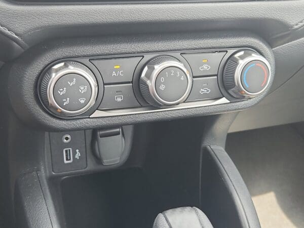 2025 Nissan Versa - Image 13