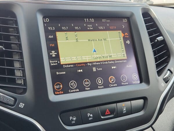 2023 Jeep Cherokee - Image 11