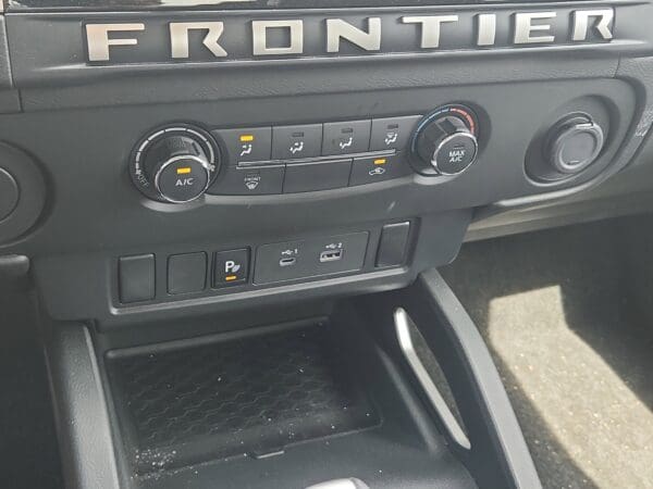 2025 Nissan Frontier - Image 13