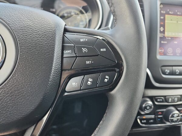 2023 Jeep Cherokee - Image 7