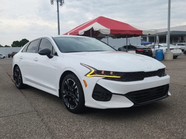 2024 Kia K5 - Image 4