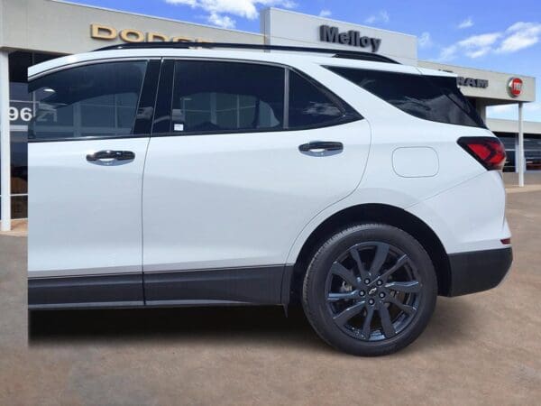 2024 Chevrolet Equinox - Image 2