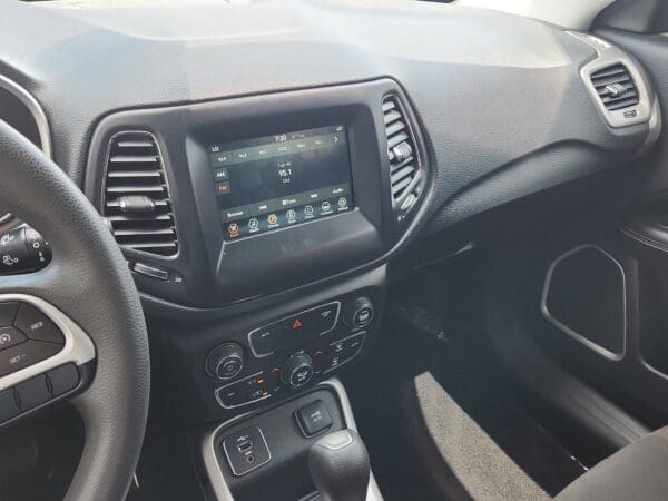 2020 Jeep Compass - Image 9