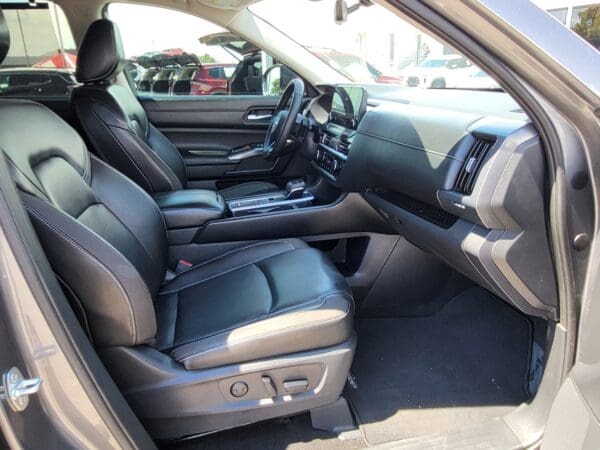 2023 Nissan Pathfinder - Image 16
