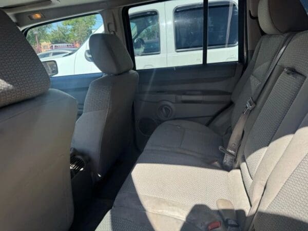 2006 Jeep Commander - Image 6