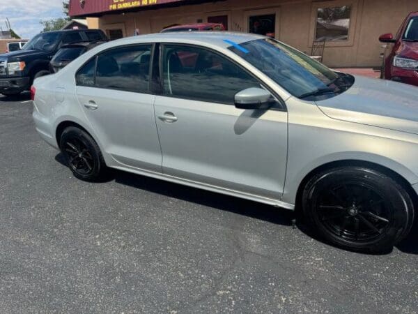 2011 Volkswagen Jetta - Image 4