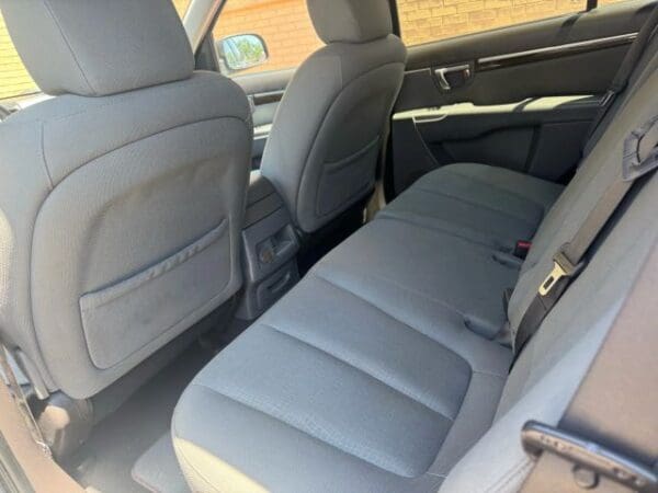 2010 Hyundai Santa Fe - Image 4