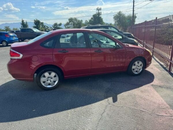 2010 Ford Focus - Image 2