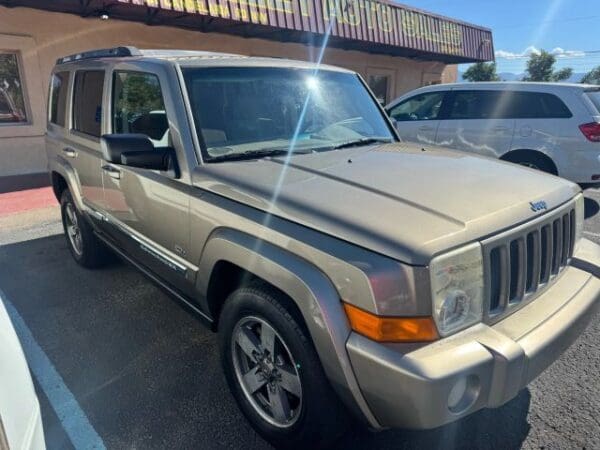2006 Jeep Commander - Image 2