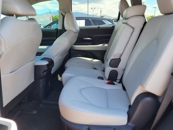 2024 Toyota Grand Highlander - Image 9