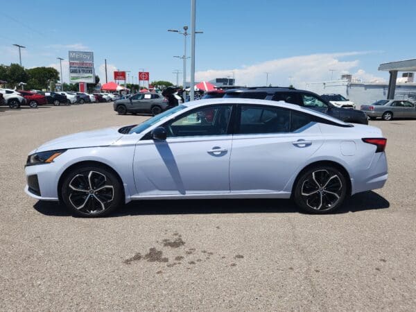 2025 Nissan Altima - Image 2