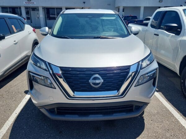 2022 Nissan Rogue - Image 2