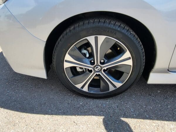 2019 Nissan LEAF - Image 18