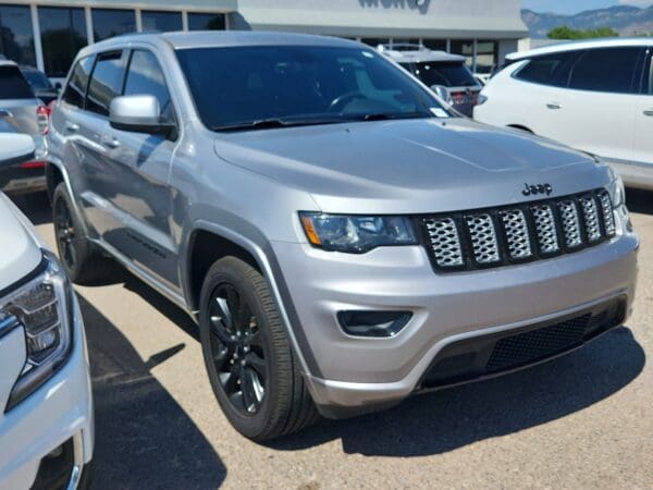 2018 Jeep Grand Cherokee - Image 3