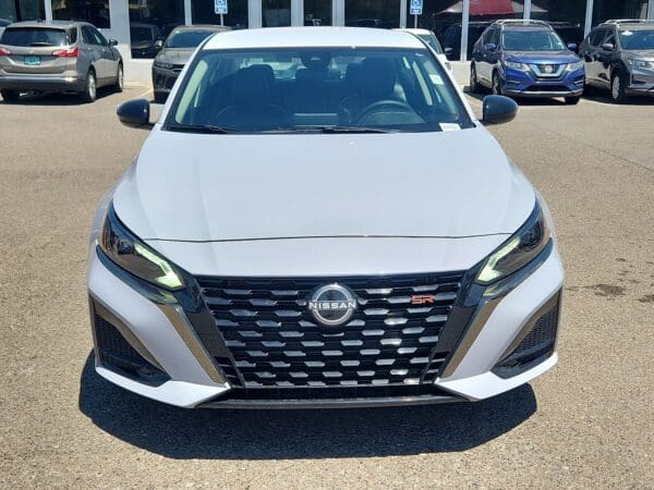 2025 Nissan Altima - Image 5