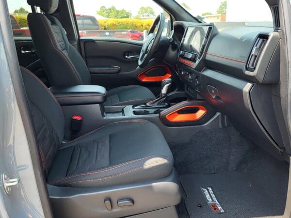 2025 Nissan Frontier - Image 17