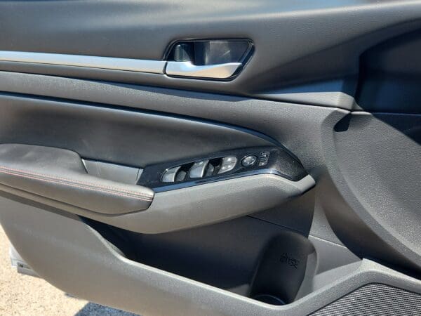 2025 Nissan Altima - Image 14