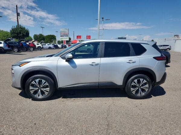 2023 Nissan Rogue - Image 2