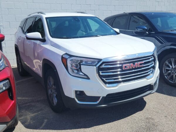 2024 GMC Terrain - Image 3