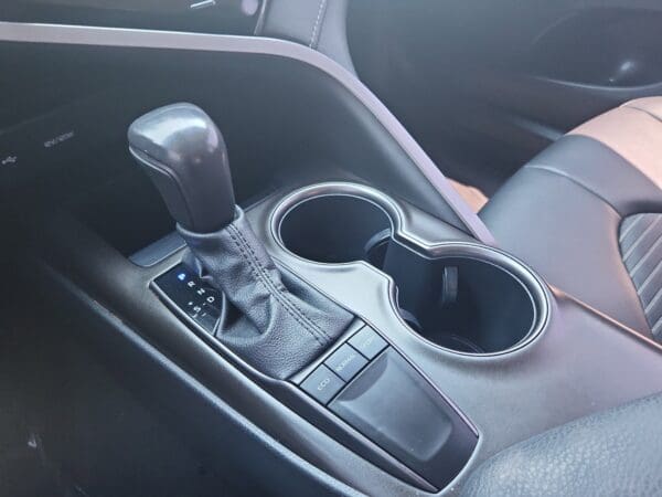 2022 Toyota Camry - Image 10