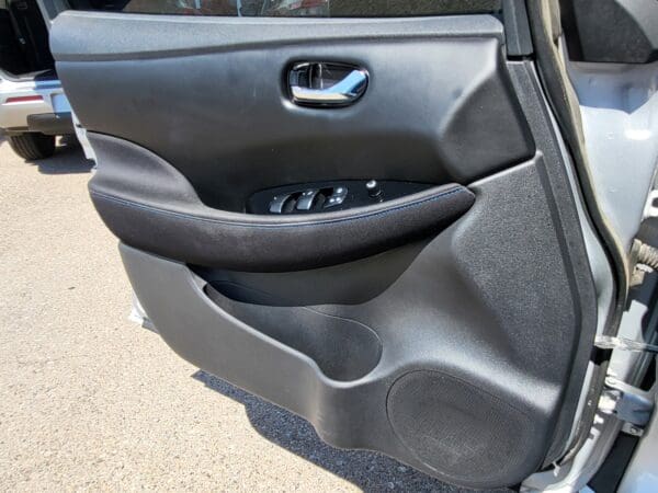 2019 Nissan LEAF - Image 6