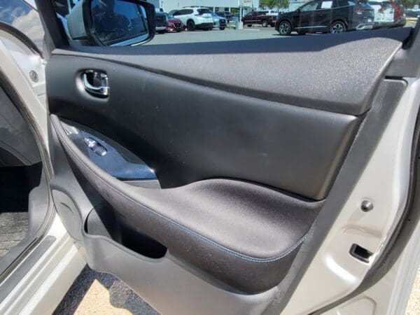2019 Nissan LEAF - Image 16
