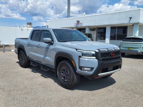 2025 Nissan Frontier - Image 4