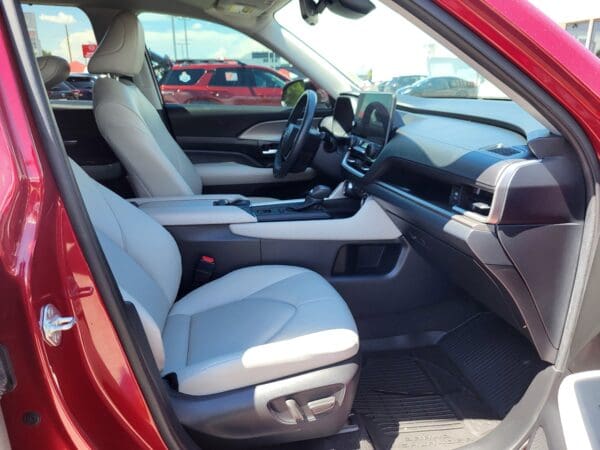 2024 Toyota Grand Highlander - Image 16