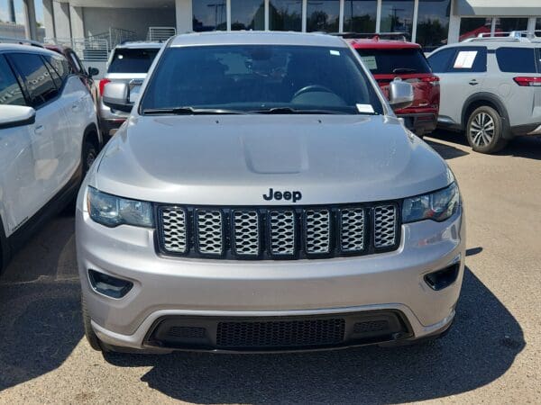 2018 Jeep Grand Cherokee - Image 2