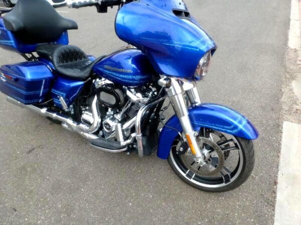 2019 Harley-Davidson FLHX - Image 3