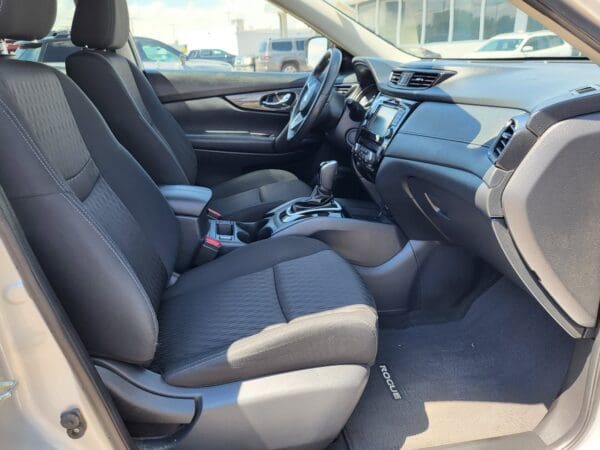 2020 Nissan Rogue - Image 14
